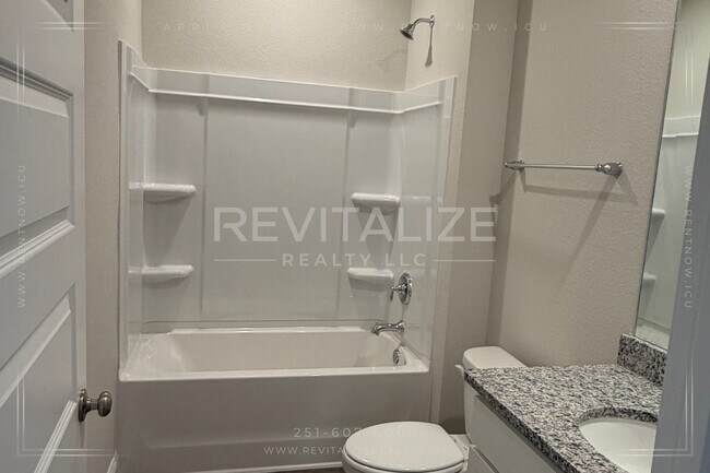 Building Photo - 14901 Dayton Cir
