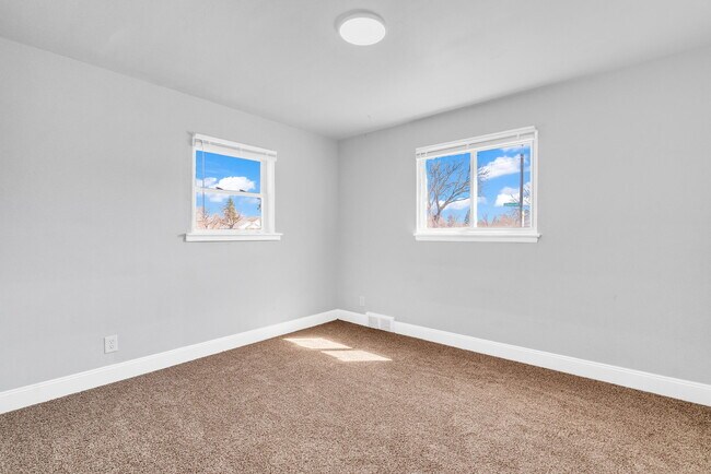 Building Photo - 13900 Sussex St