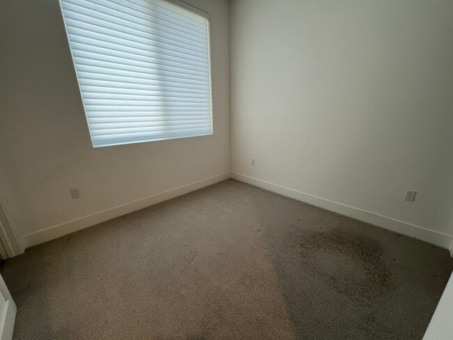 Building Photo - Downtown SJ SMART tri-level condo availabl...