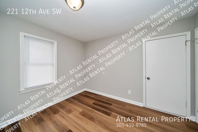 Building Photo - 221 12th Ave SW