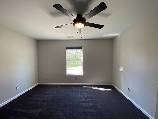 Building Photo - Now Available - 2 Bed 2 Bath House in Brit...