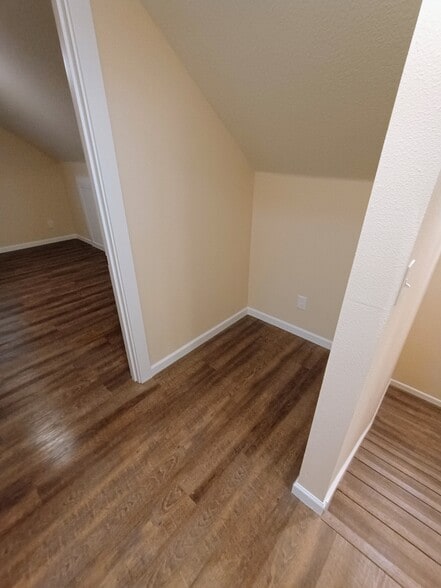 Building Photo - 642 Weed Ave