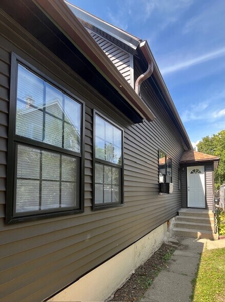 Primary Photo - 1411 Portland Ave