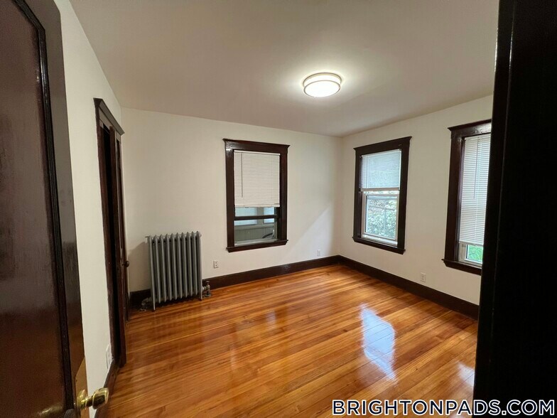 Building Photo - 72 Nonantum St