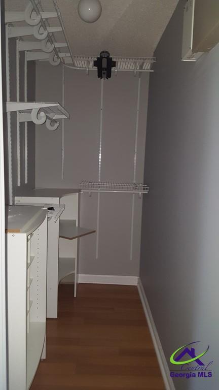 Building Photo - 412 Wrasling Way