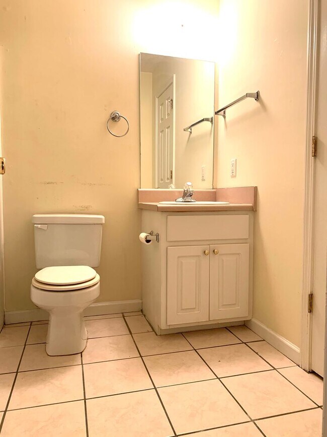 Building Photo - 1951 Rock Ledge Ct