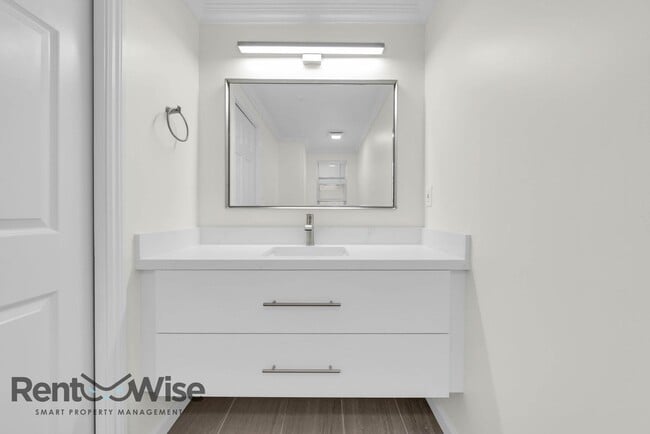 Building Photo - 734 Chestnut St