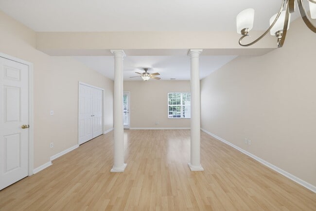 Building Photo - 106 Anterbury Dr