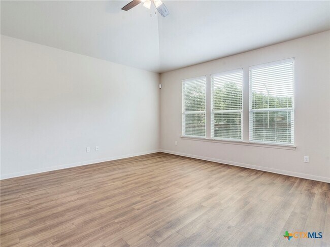 Building Photo - 209 Buckingham Dr