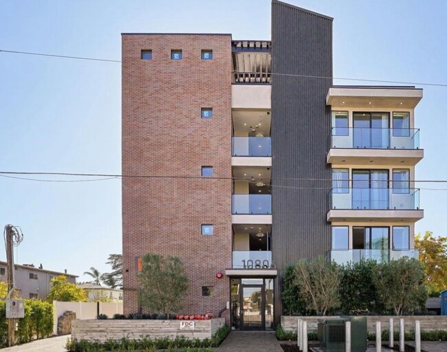 Building Photo - 10806 Blix St