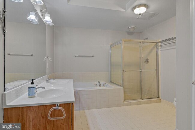 Building Photo - 4619 Hummingbird Ln