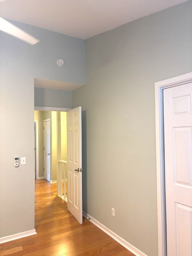 Building Photo - 2BD/2.5BA - TOWNHOME IN MT PLEASANT - AVAILABLE 8/1/26