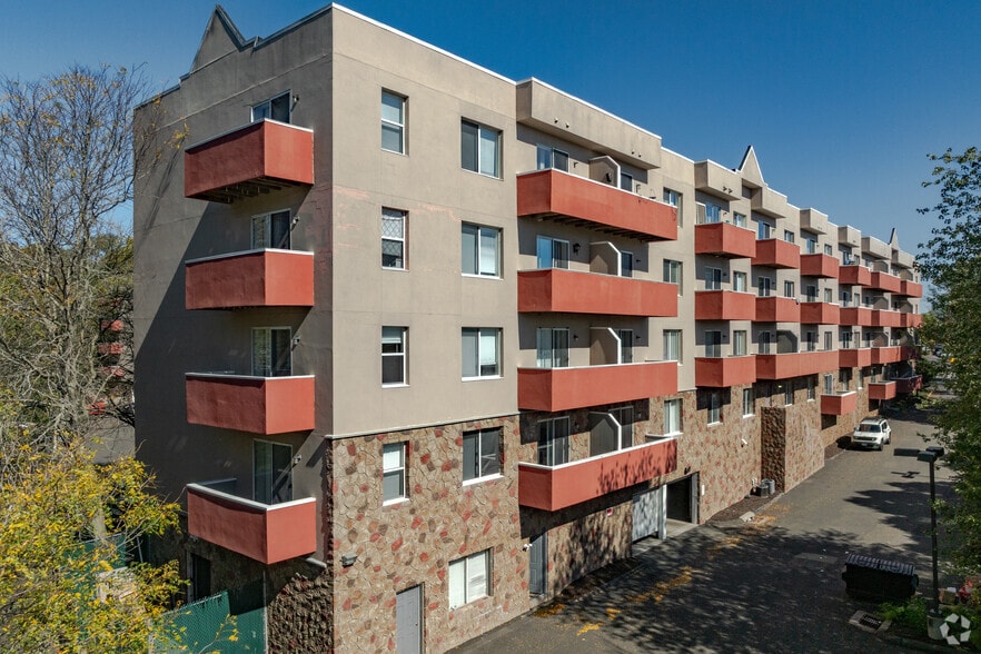 93 Richards Ave - 93 Richards Apartments