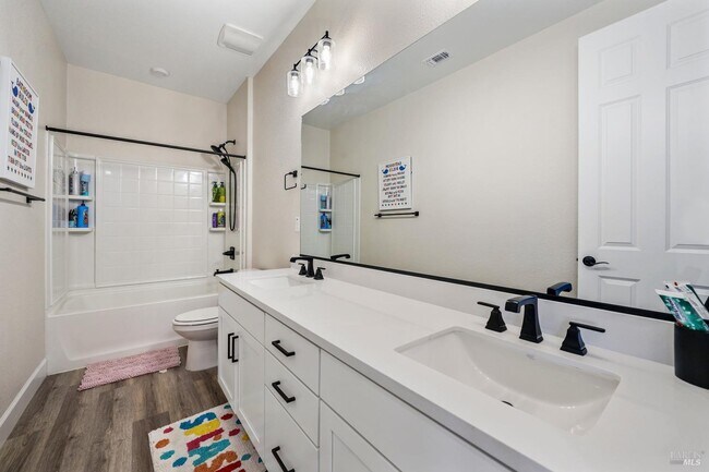 Building Photo - 1245 Pacific Pl