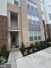 Building Photo - 2630 Neabsco Common Pl