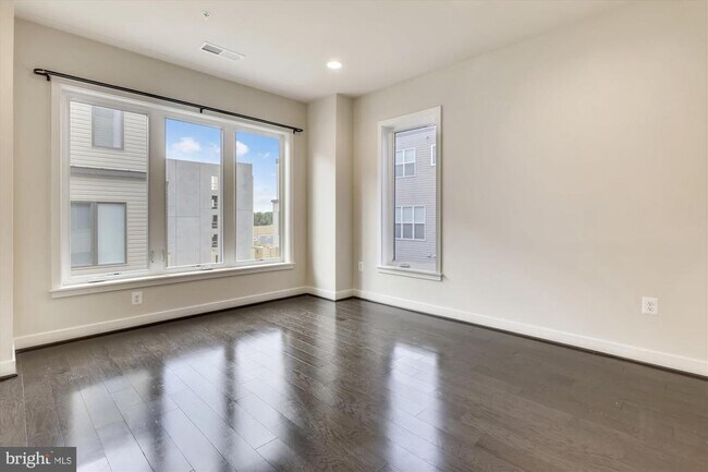 Building Photo - 8060 Red Hook St