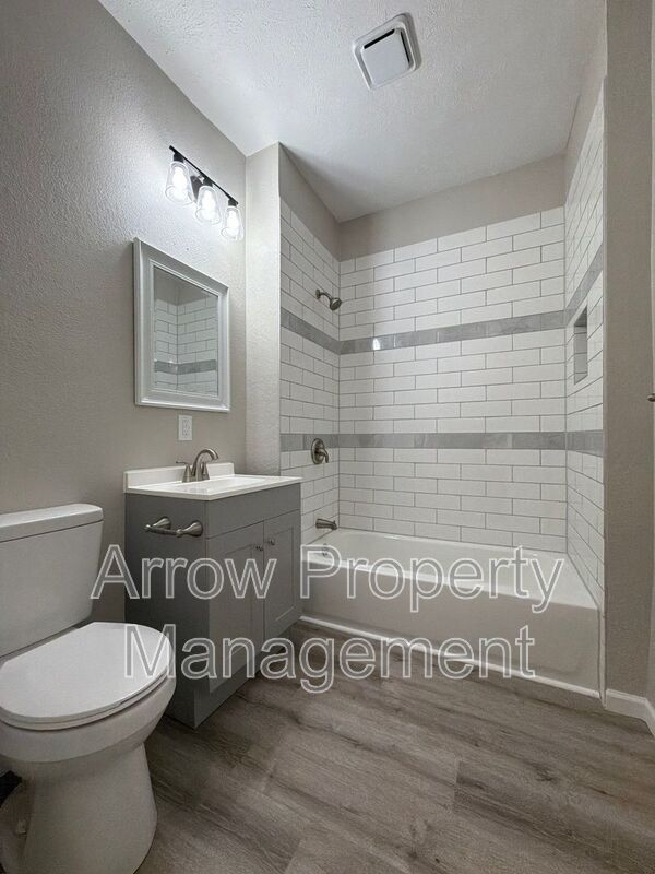 Building Photo - 130 N 27th St