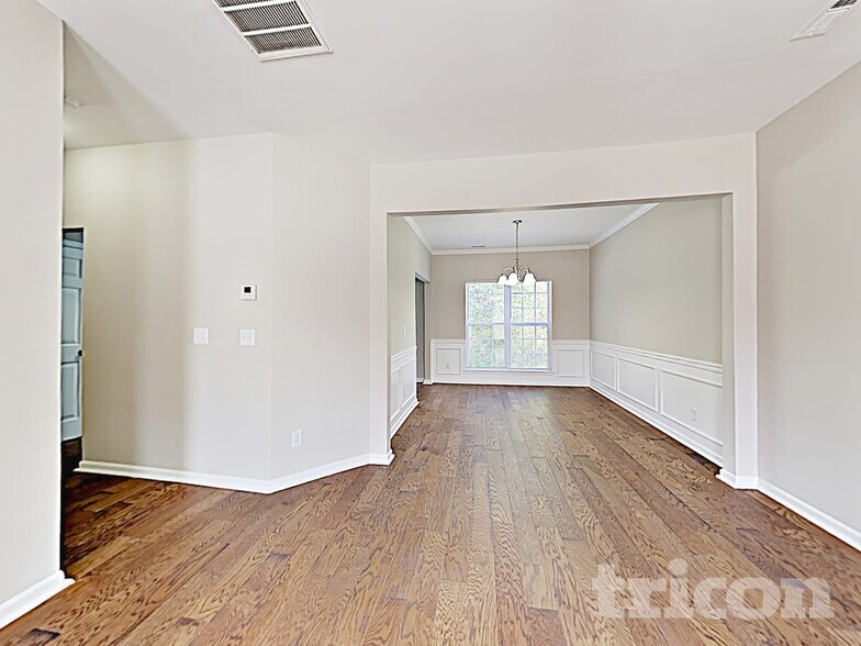 Building Photo - 8716 Rozumny Dr