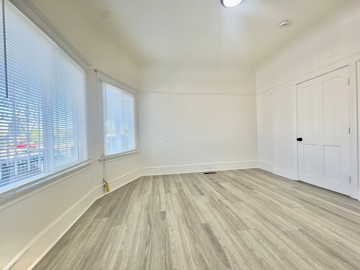 Building Photo - 3218 West St