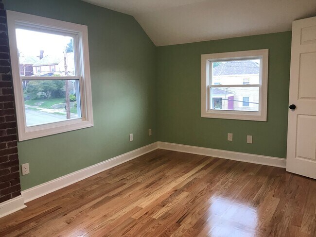 Building Photo - 1430 Simona Dr