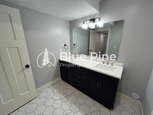 Building Photo - 3237 Harlow Dr