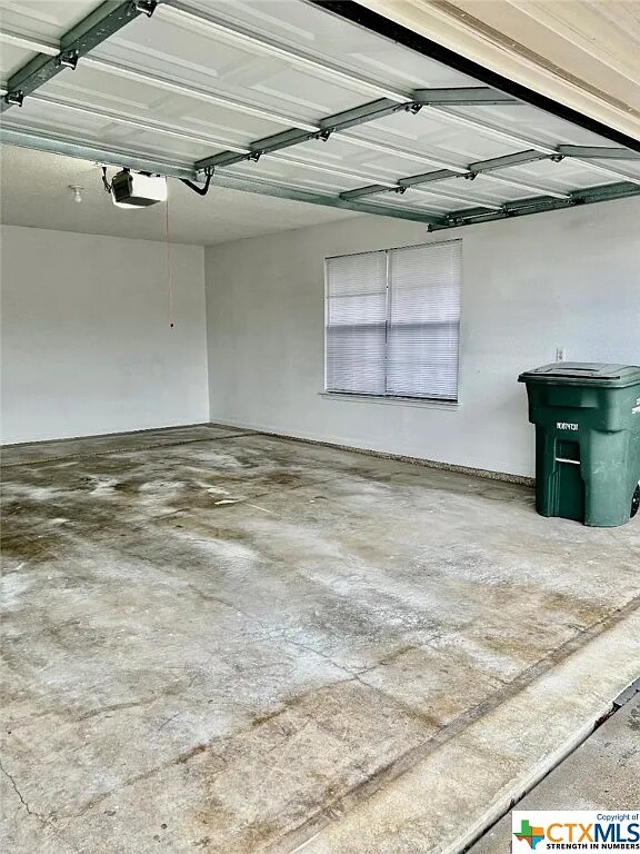 Building Photo - 901 Kelso Dr