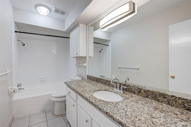 Building Photo - 7900 Westheimer Rd