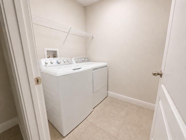 Building Photo - Charming 2-Bed Townhouse with Granite Elegance in Haines City – Spacious 1,464 Sq. Ft. Retreat!