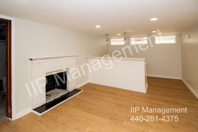 Building Photo - 3549 Grosvenor Rd