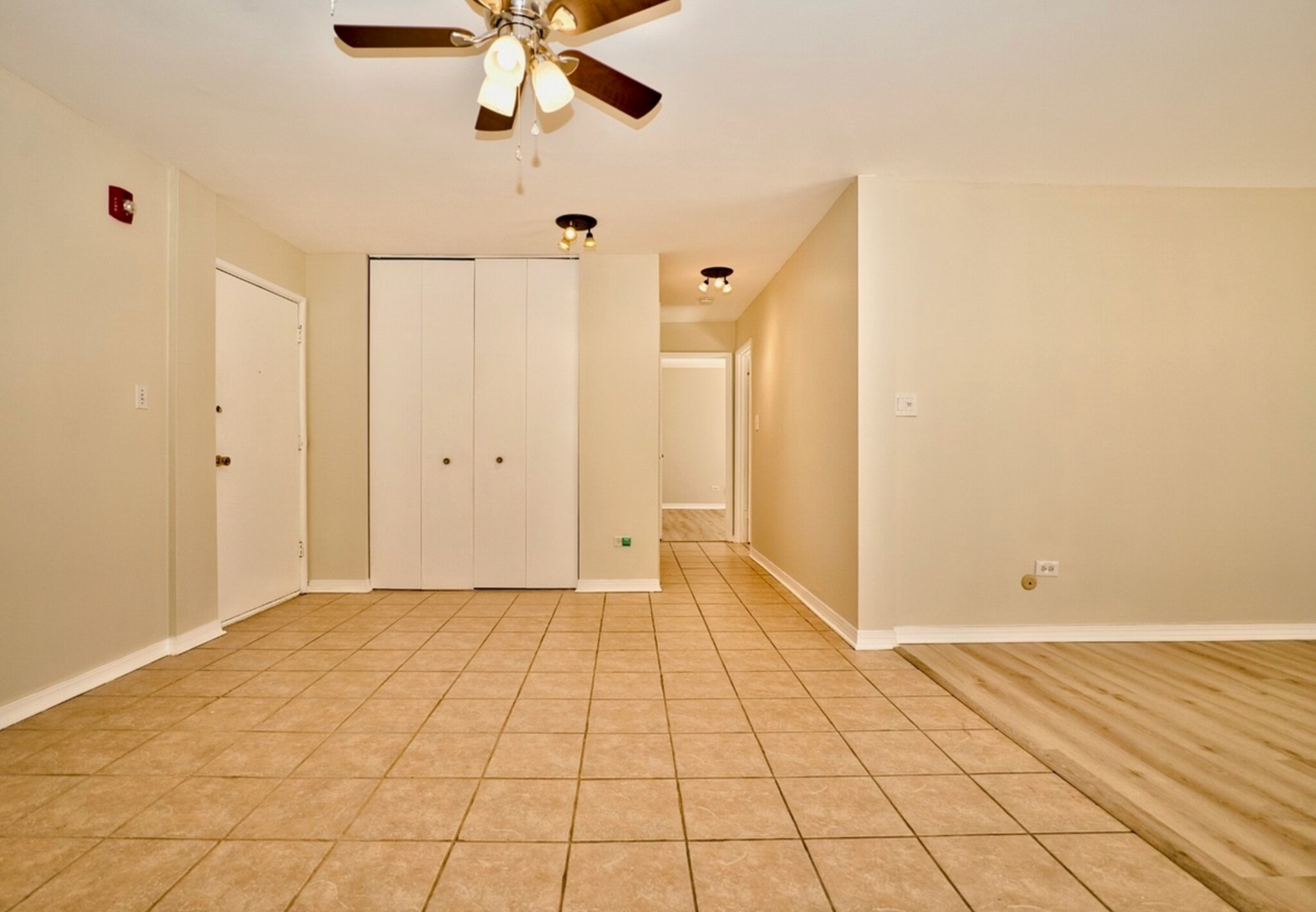 Building Photo - 1206 E Fairview St