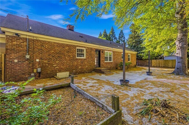 Building Photo - 325 Northview Dr