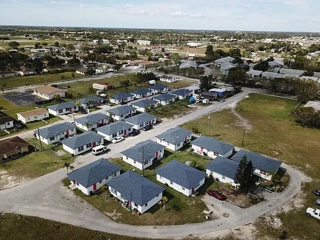 Primary Photo - 3 Bedroom Private home with yard