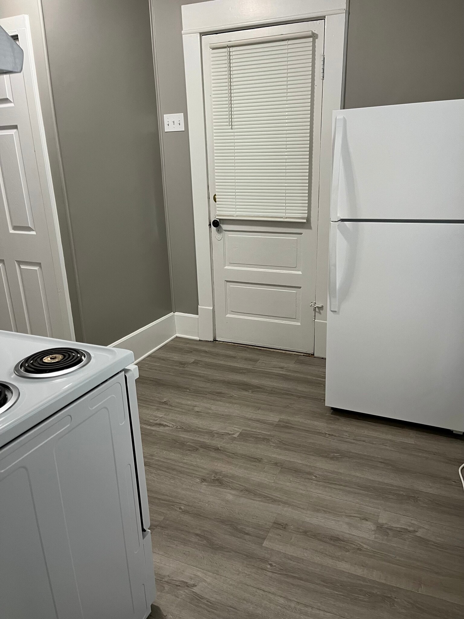 Building Photo - 406 N Lincoln St