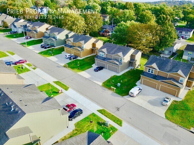 Building Photo - 2084 S 137 St