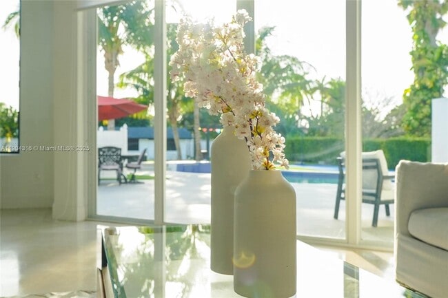 Building Photo - 290 NW 125th Ave