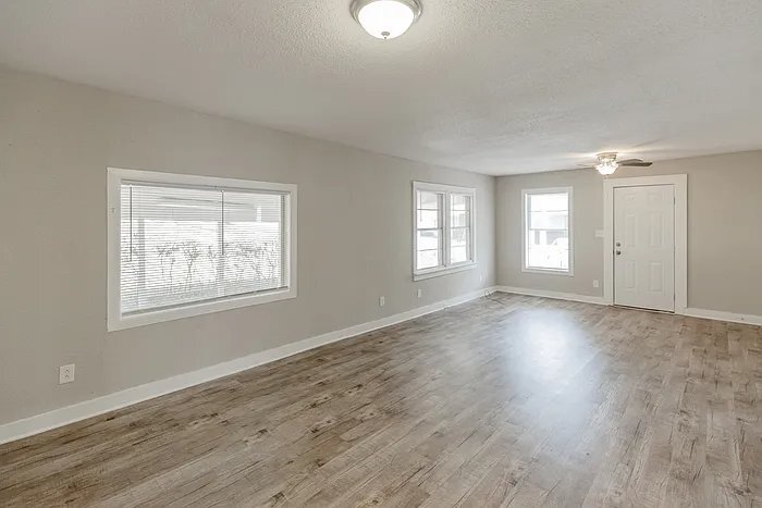 Building Photo - 712 2nd Way