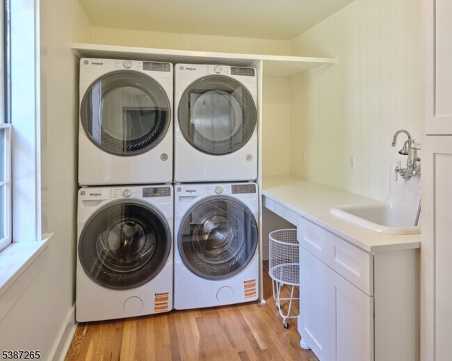 Building Photo - 46 York St