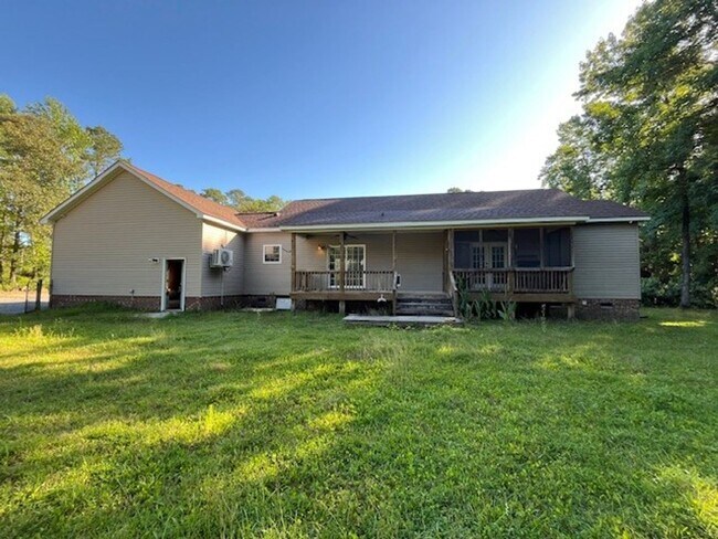 Building Photo - Charming 3-bedroom, 2-bathroom home located in the delightful community of Castle Hayne