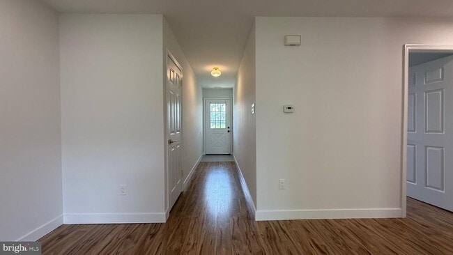 Building Photo - 3300 Johns Ct