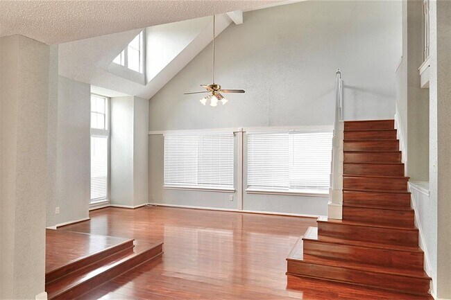 Building Photo - 3114 Hollow Creek Ct