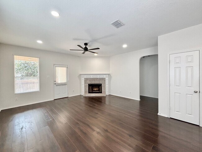 Building Photo - 726 Silverado Way