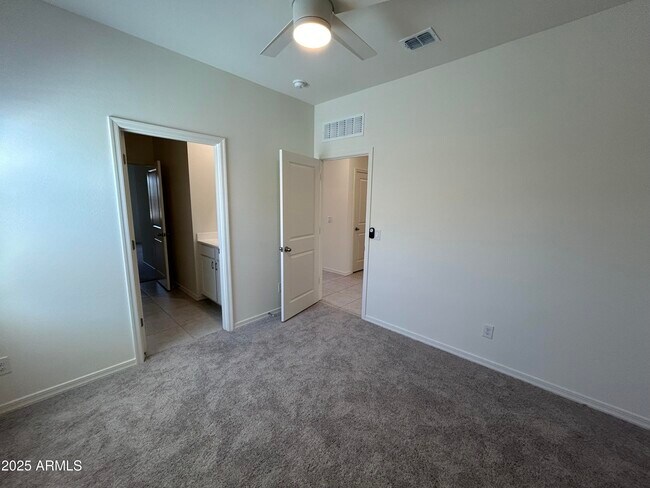 Building Photo - 18461 N Los Gabrieles Way