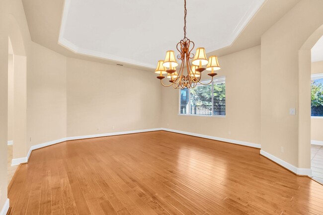 Building Photo - Gorgeous Single Story Home with a Sparklin...