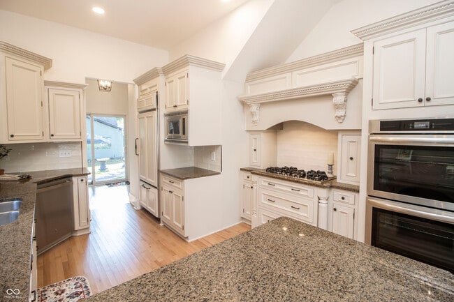 Building Photo - 1383 Cherry St