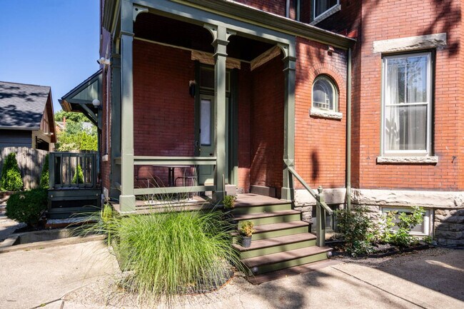 Building Photo - 351 Thrall St