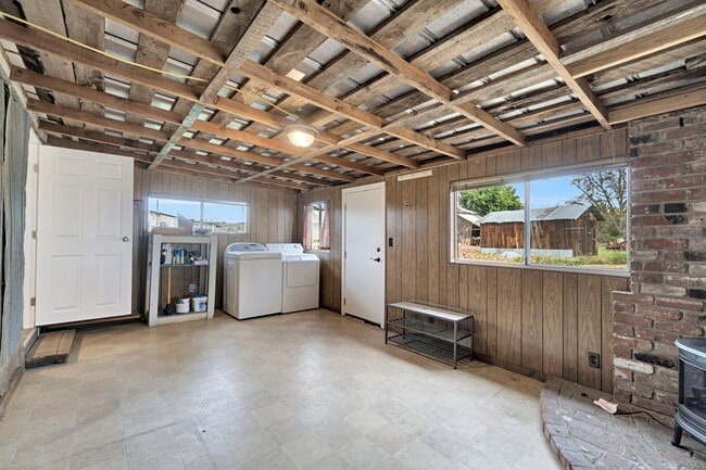 Building Photo - 480 N Rio Vista Ave