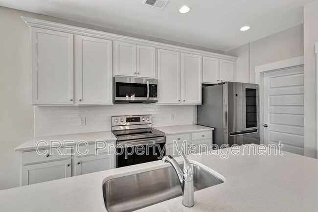 Building Photo - 7811 Park Gate Dr