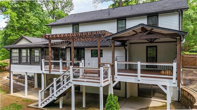 Building Photo - 3270 Brookview Dr