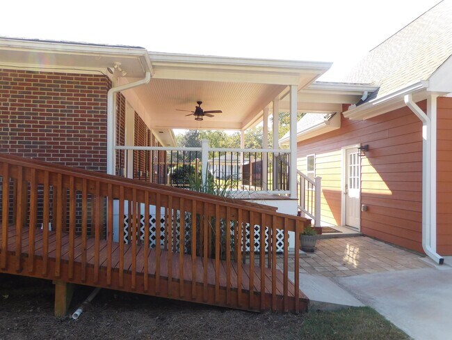Building Photo - 893 Andrews Dr NW
