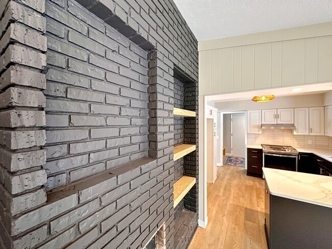 Building Photo - 645 Windemere Curve